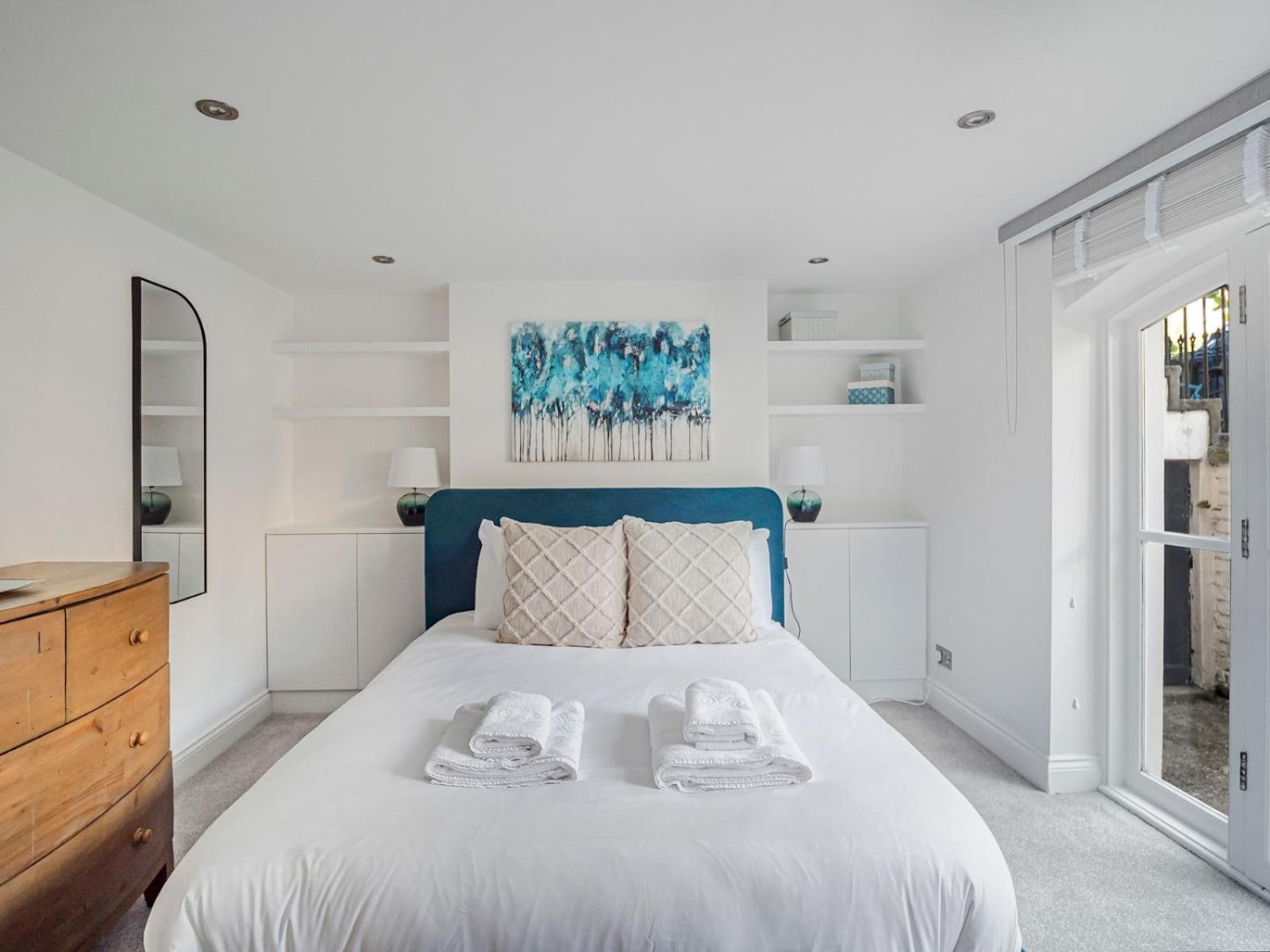 Stylish Maisonette Pass The Keys London