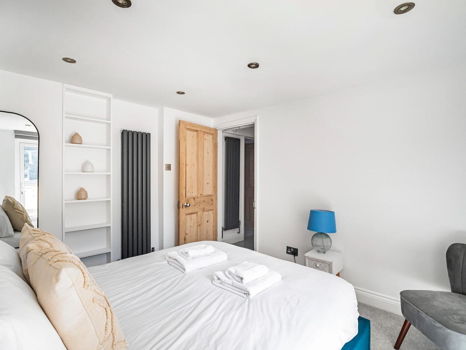 Stylish Maisonette Pass The Keys * London